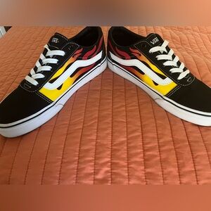 Vans WMNS Old Skool Flame Sneakers